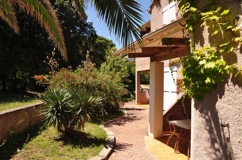 Sole E Mare Aparthotel Santa-Maria-Poggio  Exteriör bild
