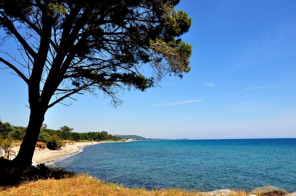 Sole E Mare Aparthotel Santa-Maria-Poggio  Exteriör bild
