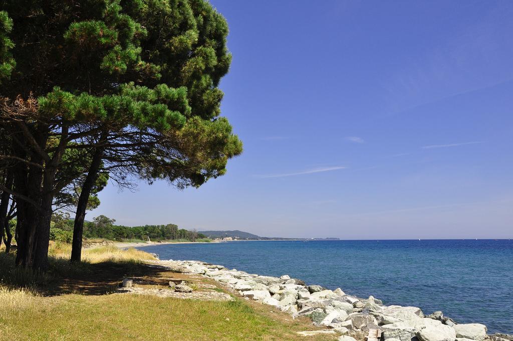 Sole E Mare Aparthotel Santa-Maria-Poggio  Exteriör bild