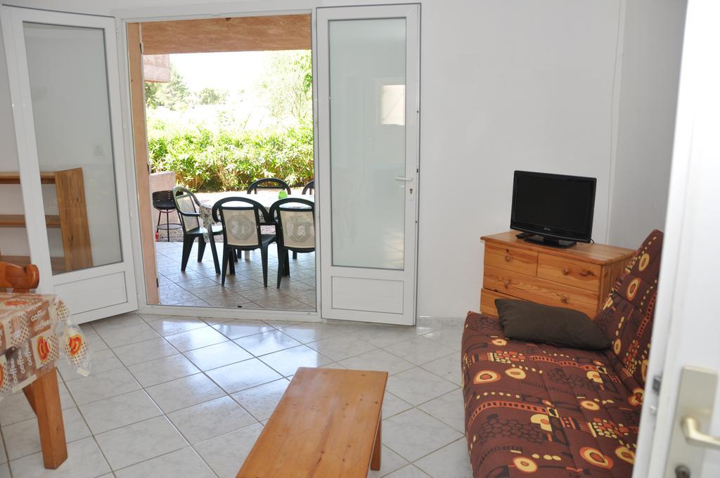 Sole E Mare Aparthotel Santa-Maria-Poggio  Rum bild