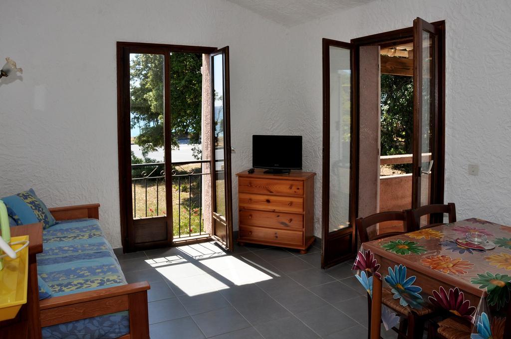 Sole E Mare Aparthotel Santa-Maria-Poggio  Rum bild