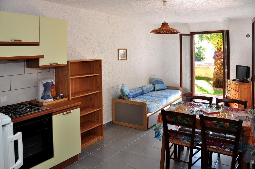 Sole E Mare Aparthotel Santa-Maria-Poggio  Rum bild