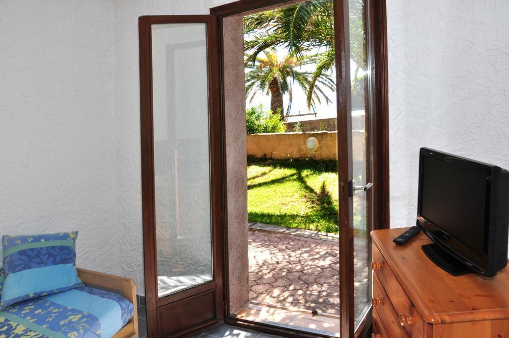 Sole E Mare Aparthotel Santa-Maria-Poggio  Rum bild