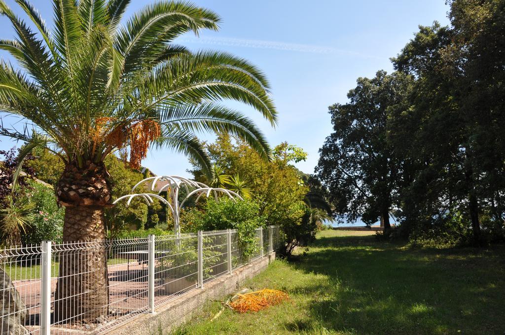 Sole E Mare Aparthotel Santa-Maria-Poggio  Exteriör bild