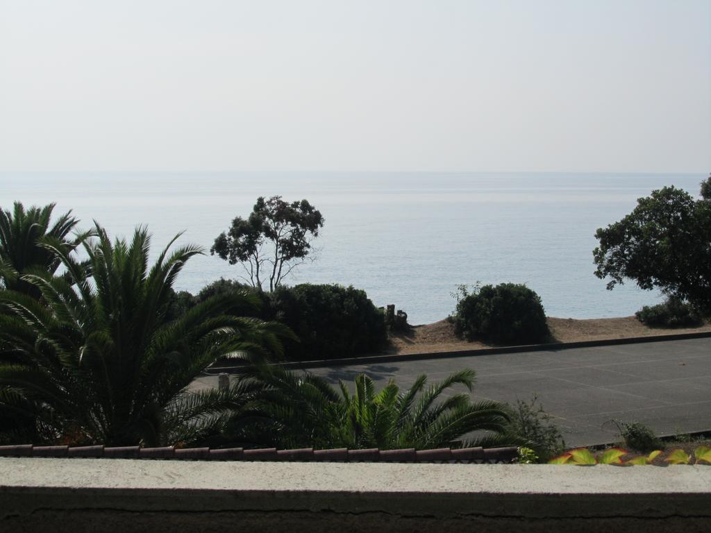 Sole E Mare Aparthotel Santa-Maria-Poggio  Rum bild