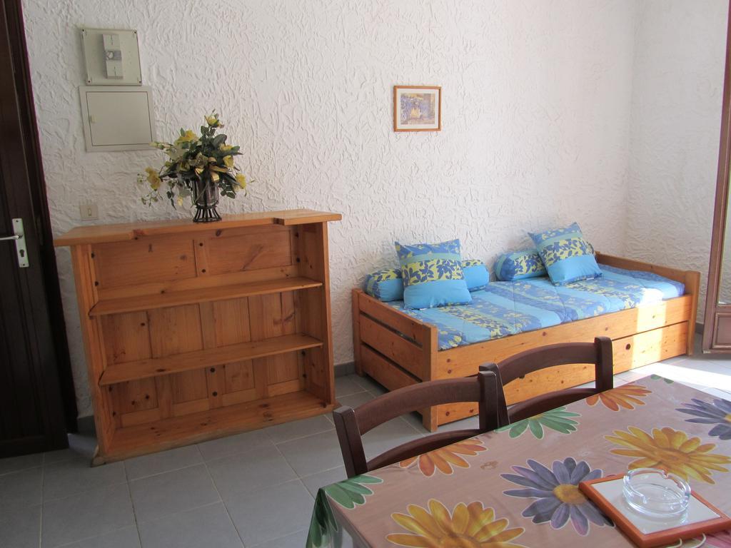 Sole E Mare Aparthotel Santa-Maria-Poggio  Rum bild