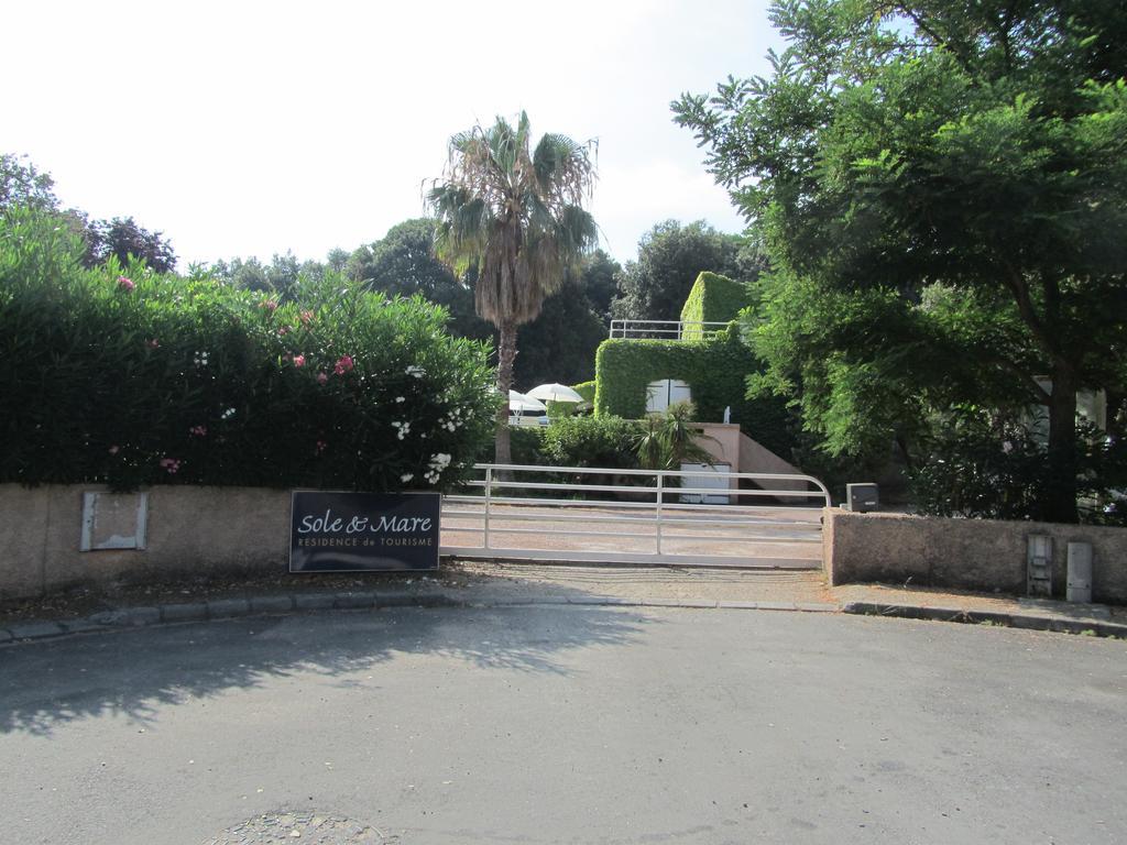 Sole E Mare Aparthotel Santa-Maria-Poggio  Exteriör bild